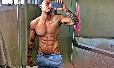 Lors d'un live sur instagram, le chanteur star au Brésil Luccas Lucco en montre un peu trop sous sa douche !