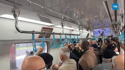 Vatandaşlar, Maltepe’deki Ekrem İmamoğlu’na Özgürlük Mitingi’ne sloganlar atarak gidiyor