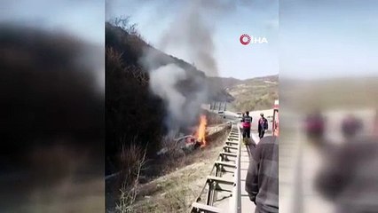 Sinop’ta kaza yapan araç alev alev yandı! O anlar kamerada