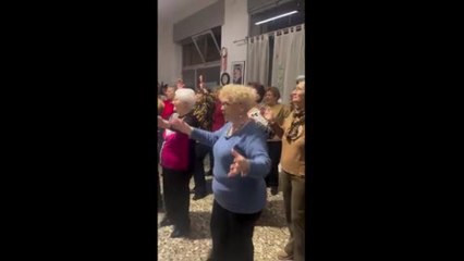 Le nonnine di Ostuni si preparano per partecipare all'Eurovision con Tommy Cash: ecco le prove social