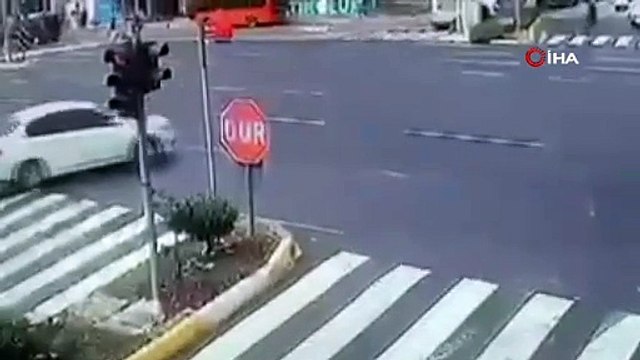 Edremit'te Ters Şerit Dehşeti! Zincirleme Kaza Kamerada