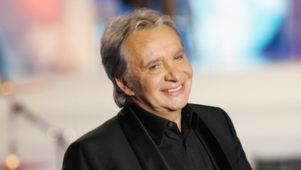 GALA VIDEO - Michel Sardou installé à Bormes-les-Mimosas, zoom sur son quotidien très casanier : “Il a une vie de moine”
