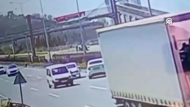 Trafiği tehlikeye düşüren sürücüye 11 bin 253 lira ceza uygulandı