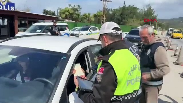 Yine bayram tatili yine aynı manzara: 24 saatte 10 bin araç giriş yaptı