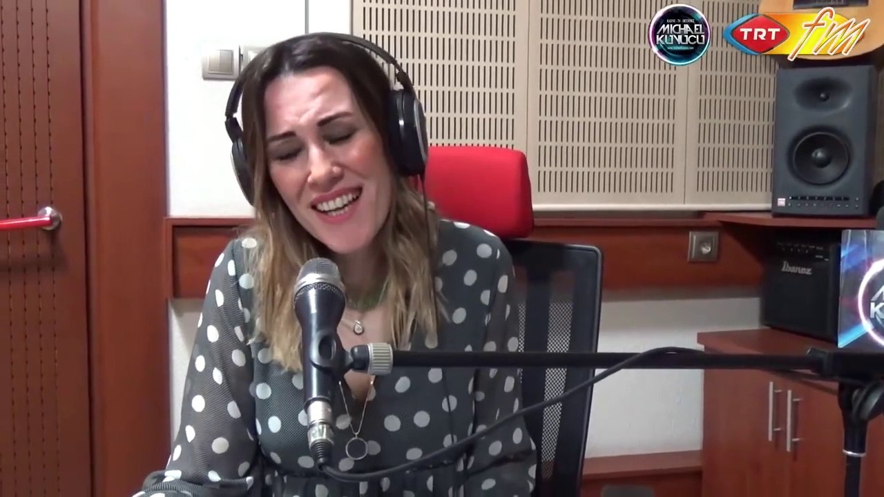 Nilgül - Benim Gözüm Sende (Akustik Canlı Performans)