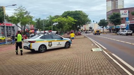 Agentes da Transitar detém morador de rua que ameaçava pedestres no Calçadão
