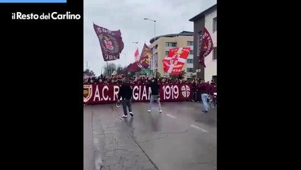 Sassuolo-Reggiana, corteo di protesta dei tifosi granata: video