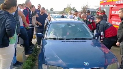 Otomobilde mahsur kalan 2 yaşındaki çocuk böyle kurtarıldı