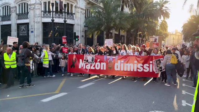 Arranca la manifestación de València para pedir la dimisión de Mazón por su gestión de la DANA con gritos de el president, a Picassent