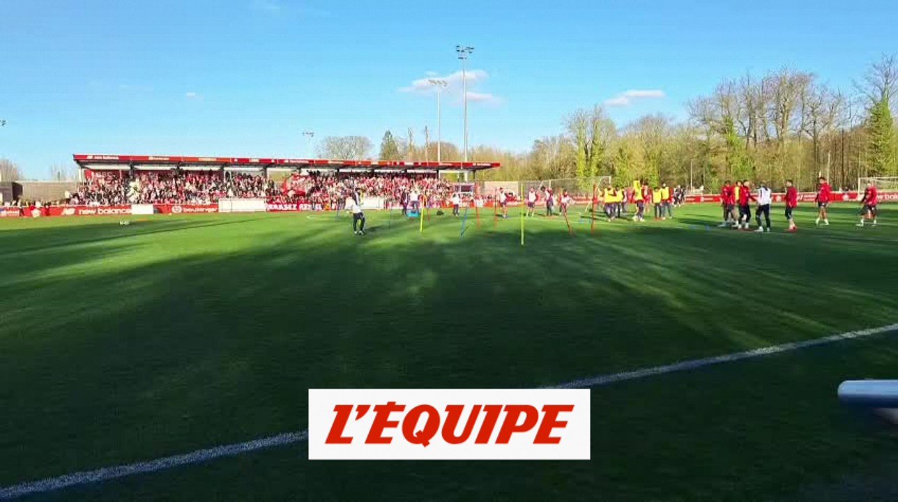 Les supporters du Losc affichent leur soutien avant le derby du Nord - Foot - Ligue 1 - Lille