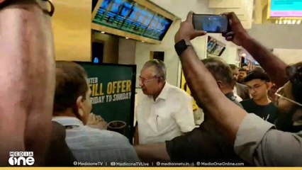 എംപുരാനെതിരായ സംഘ്പരിവാർ പ്രതിഷേധത്തിനിടെ സിനിമ കാണാനെത്തി മുഖ്യമന്ത്രി