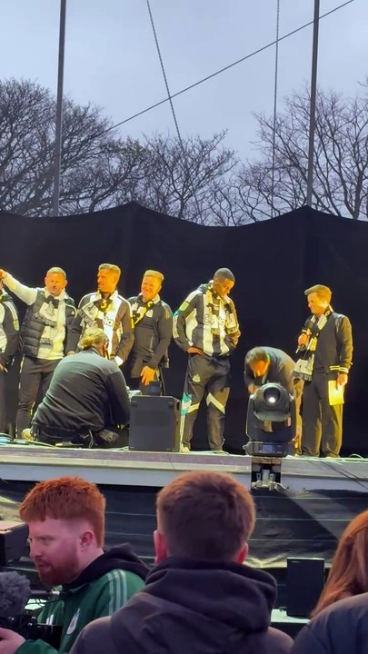 Alexander Isak hilarious mimics Geordie accent at Newcastle United parade