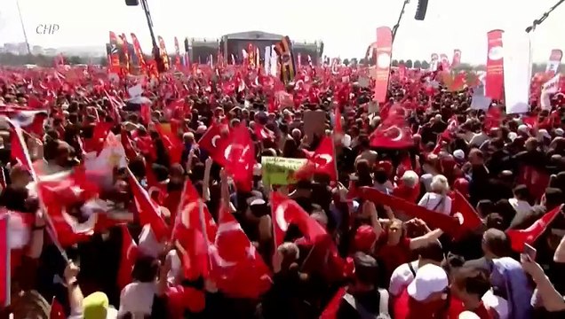 Multidão em Istambul pede libertação de líder da oposição turca