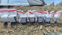 Decomisan 25 paquetes de cocaína en embarcación abandonada