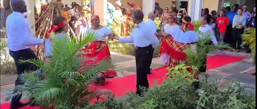 Visite ministérielle de Manuel #Valls à vieux fort #Guadeloupe