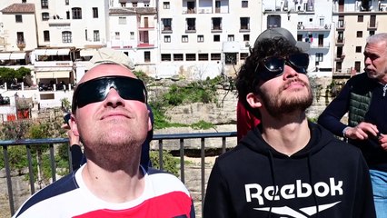 Sol encontra a Lua para um eclipse parcial no hemisfério norte