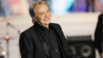 GALA VIDEO - Michel Sardou, une habitante de Bormes-les-Mimosas a été invitée dans sa sublime villa : “Tout est démesuré”