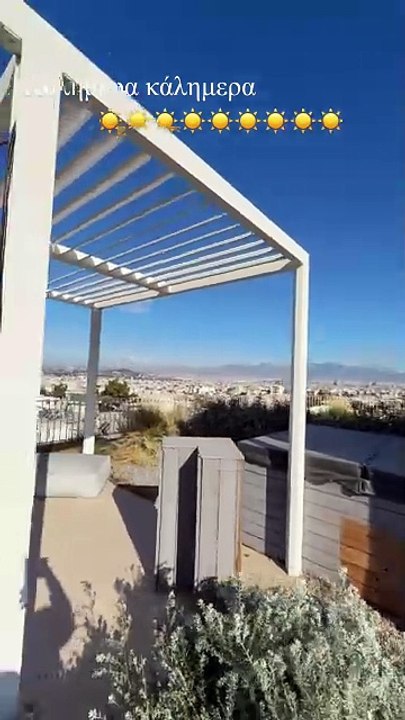 Δημήτρης Αλεξάνδρου: Μας δείχνει το τζακούζι το...