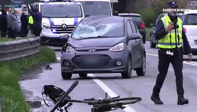 Travolto in bici sulla via Emilia, 50enne gravissimo