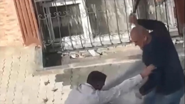 Kavga ettiği kişiye beyzbol sopasıyla saldırdı