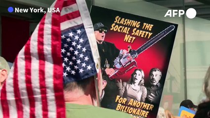 Protest gegen Elon Musk vor Tesla-Filialen in USA und Europa