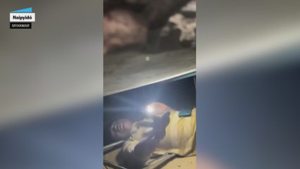 Rescatan a un joven tras 40 horas atrapado entre los escombros