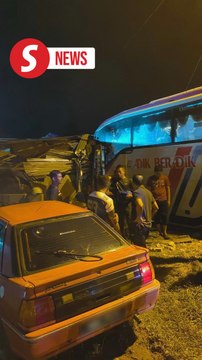 Express bus slams into house in Mersing while swerving to avoid car