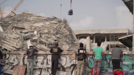 "Heartbroken Mother Cries Out for Missing Daughter Amid Bangkok Earthquake"