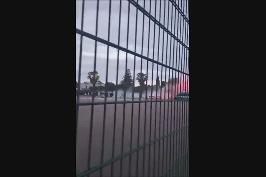 Lecce-Roma, scontri tra tifosi e polizia: 9 agenti feriti - Video