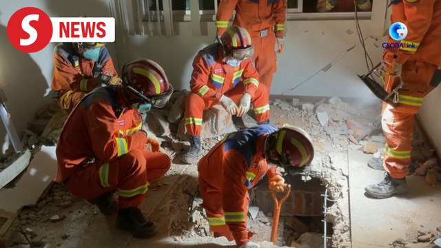 Chinese aid workers race to rescue Myanmar quake victims