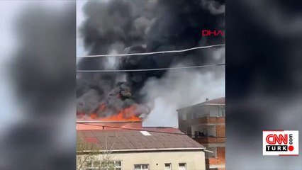 Avcılar'da 4 katlı binanın çatı katı alevlere teslim oldu