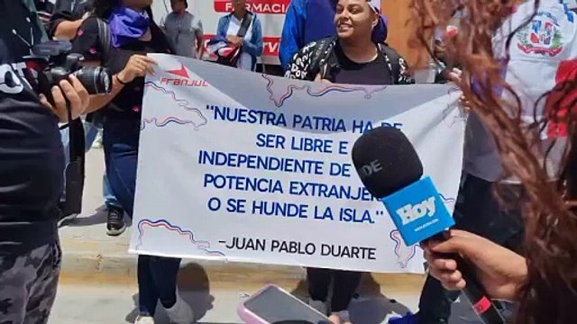 Residentes en Friusa denuncian indocumentados haitianos les tiran hasta piedras a las autoridades.