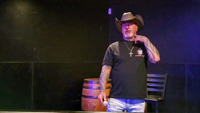 FOREIGNER - JUKE BOX HERO (PERFORMED LIVE AT THE WESTERNER)