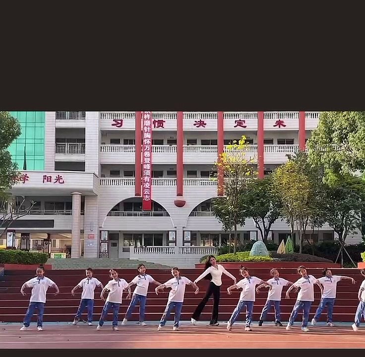 wow what a dance ;-) watch and learn at home