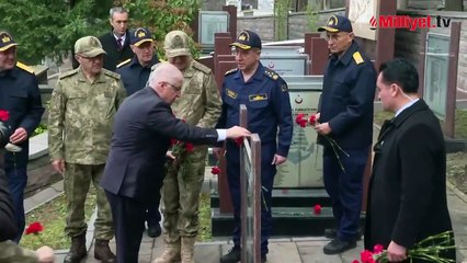 Bakan Güler ve kuvvet komutanlarından Çanakkale'de Barbaros Şehitliği'ne ziyaret