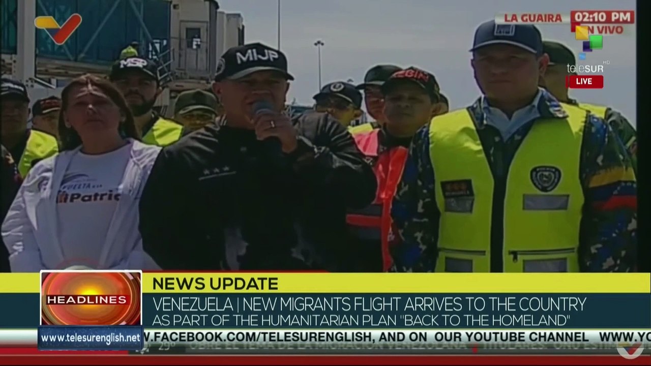 Diosdado Cabello receives a new flight of Venezuelan migrants returning to the country