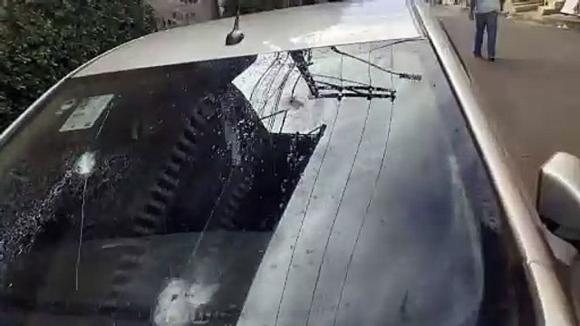 Leitor fica impressionado com marcas de tiros em carro na Santa Cruz: “a Po*r@ pegou”