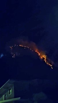 Vasto incendio in Valle Camonica, le fiamme minacciano Malonno: allerta per il vento nelle prossime ore