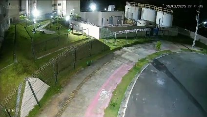 Torre de esgoto de condomínio desaba em Lauro de Freitas