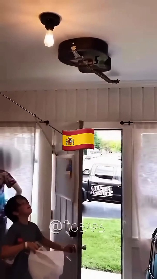 ⁣American Door Song