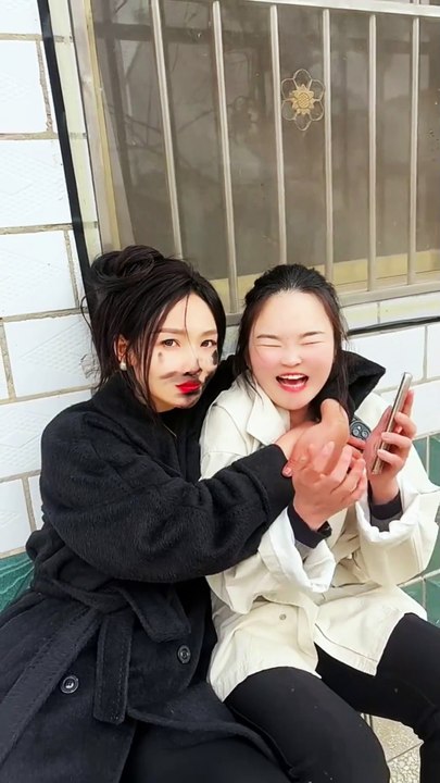 Funny guy fun with grils