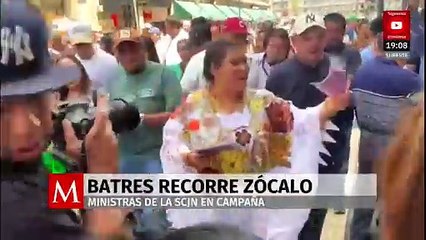 Lenia Batres inicia campaña judicial repartiendo volantes en el Zócalo