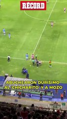 La afición acabó al ‘Chicharito’ con tremenda abucheada cuando salió de cambio, ya no lo quieren más.