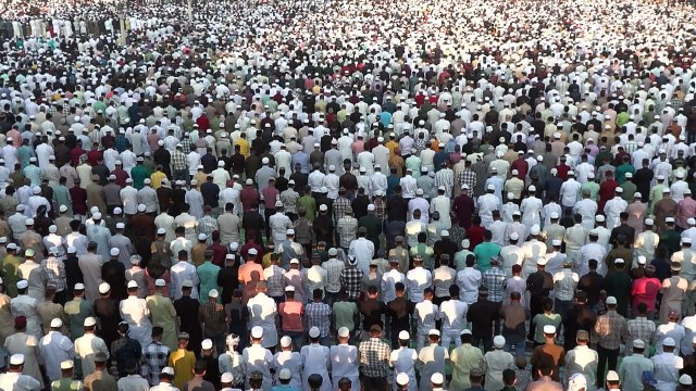India: Muslims gather at New Delhi's Jama Masjid to celebrate end of Ramadan