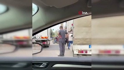 Bursa'da yol verme kavgası böyle görüntülendi!