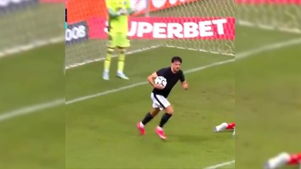 El español Héctor Hernández marca su primer gol con el Corinthians en Salvador