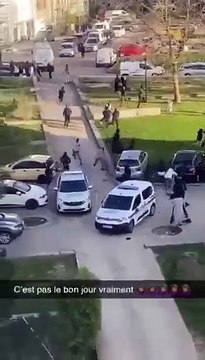Saint-Denis : Les images révoltantes de deux équipages de police municipale violemment attaqués par une vingtaine de jeunes, hier, cité des Francs-Moisins