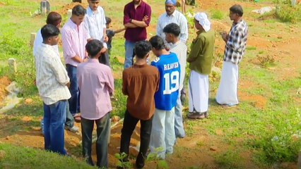 ഉരുൾ തകർത്ത ചൂരൽമലയിലും ഈദിന്റെ തക്ബീർ ധ്വനികൾ ഉയർന്നു; ഖബറിടങ്ങളിൽ പ്രാർഥന നടത്തി മടങ്ങി വിശ്വാസികൾ