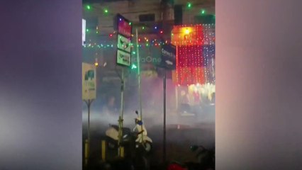 കോഴിക്കോട് നാദാപുരത്ത് നടുറോഡിൽ യുവാക്കളുടെ പടക്കം പൊട്ടിക്കൽ; കേസ്