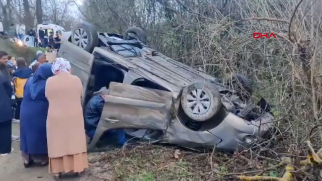 Otomobil ile çarpışan hafif ticari araç devrildi; 5 yaralı